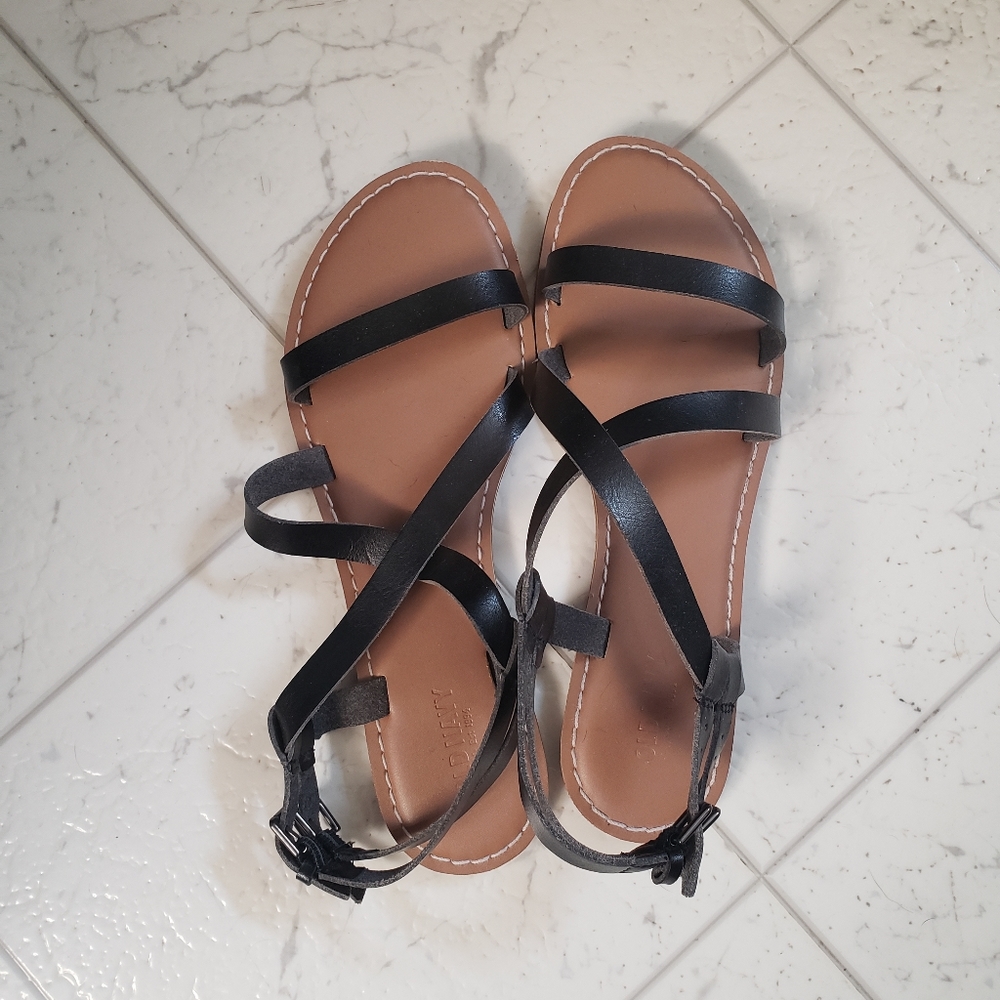 Old Navy Black and Tan Strappy Sandals Size 9